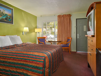 The Dixie Hollywood 3*