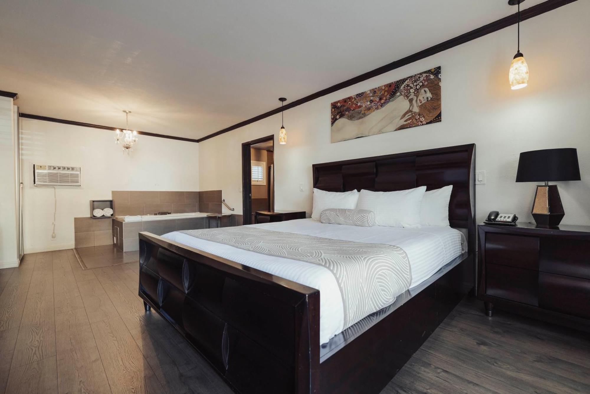 The Dixie Hollywood 3*
